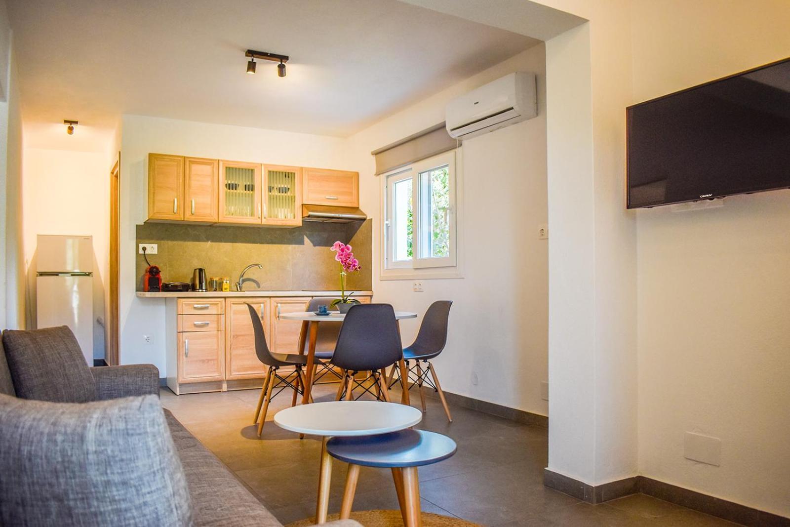 Ktima Holiday House Skiathos Town Ngoại thất bức ảnh